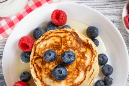Topfen-Pancakes mit frischen Beeren