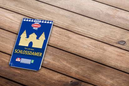 Das Bild zeigt die Schärdinger Schlossdamer in Scheiben