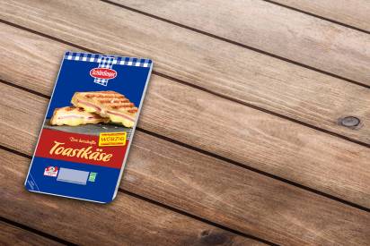 Das Bild zeigt den herzhaften Schärdinger Toastkäse in Scheiben