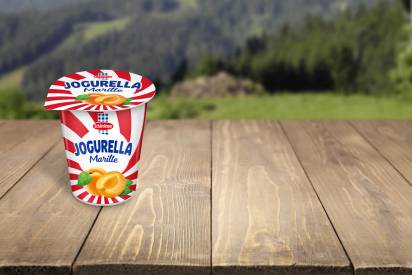 Das Bild zeigt das Schärdinger Jogurella in der Sorte Marille