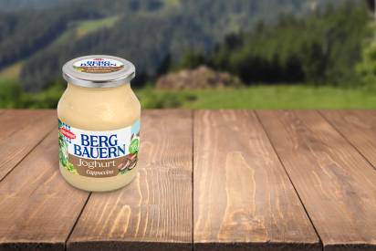 Das Bild zeigt die Schärdinger Bergbauern Joghurt Sorte Cappuccino