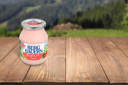 Das Bild zeigt die Schärdinger Bergbauern Joghurt Sorte Erdbeer