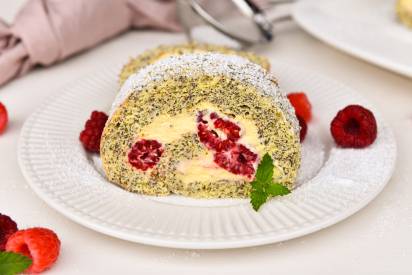 Mohn-Himbeer-Roulade mit Vanille Füllung
