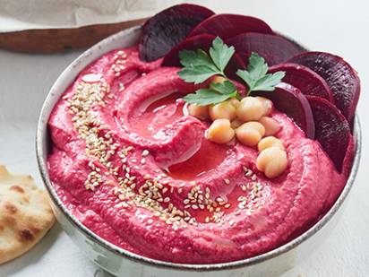 teaser_srd_hummus-in-einer-schuessel-mit-sesamsamen