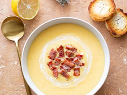 Das Bild zeigt die Schärdinger Käsesuppe mit Speck